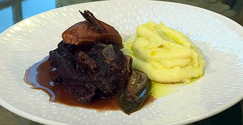 Braised beef cheeks with quince, bay, cinnamon and olive oil mash